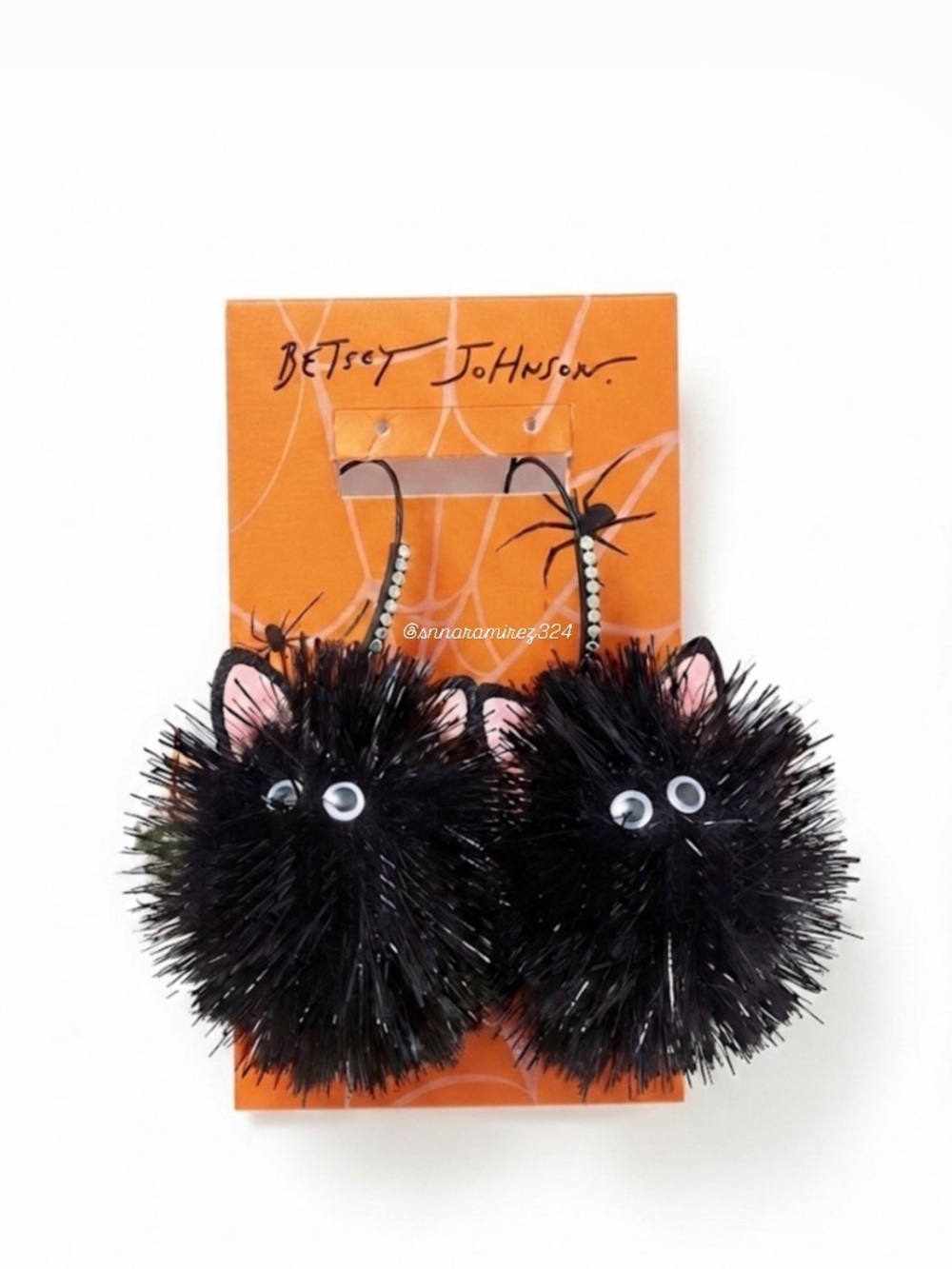 NWT ⚜️🖤⚜️ Betsey Johnson Halloween Pom Pom Cat Drop Earrings